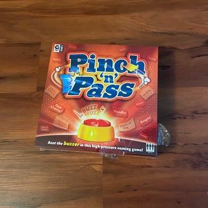 NWOT Pinch ‘N’ Pass Game